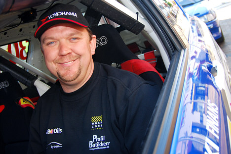 René Harms var i kamp med teamets mekaniker John Madsen